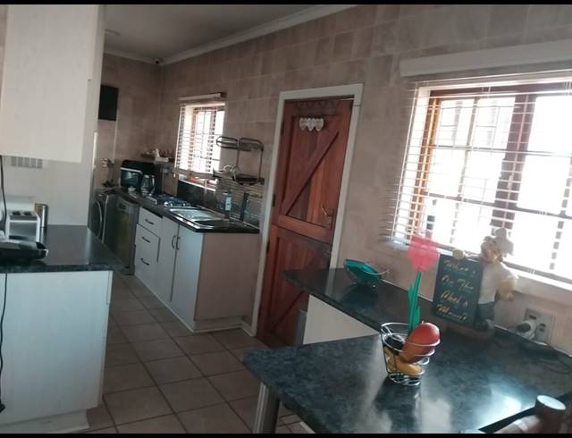 3 BEDROOM FREESTANDING FOR SALE IN BELLEVUE